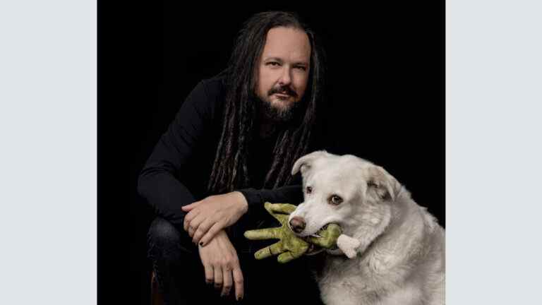 Jonathan Davis de Korn parle de Freak on a Leash, sa nouvelle gamme de produits pour animaux de compagnie sur le thème de l'horreur et du rock (EXCLUSIF)
	
	
