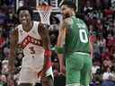 L'attaquant des Raptors OG Anunoby (3) et l'attaquant des Boston Celtics Jayson Tatum.