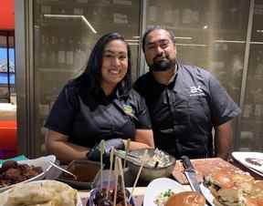 Les chefs Asif et Annie Khan de Leelas Roti et Wicked Carib.  (Photo de Rita De Montis)