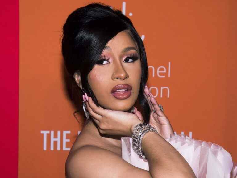 Cardi B a « humilié » le père de famille avec une image racée sur une mixtape, selon un avocat