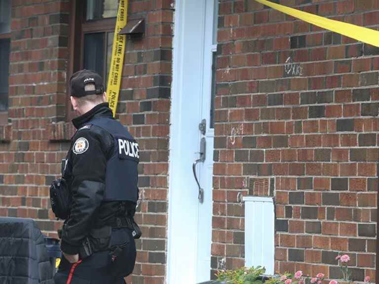 La police de Toronto esquive un barrage de balles pour tenter d’arrêter un homme de Scarborough