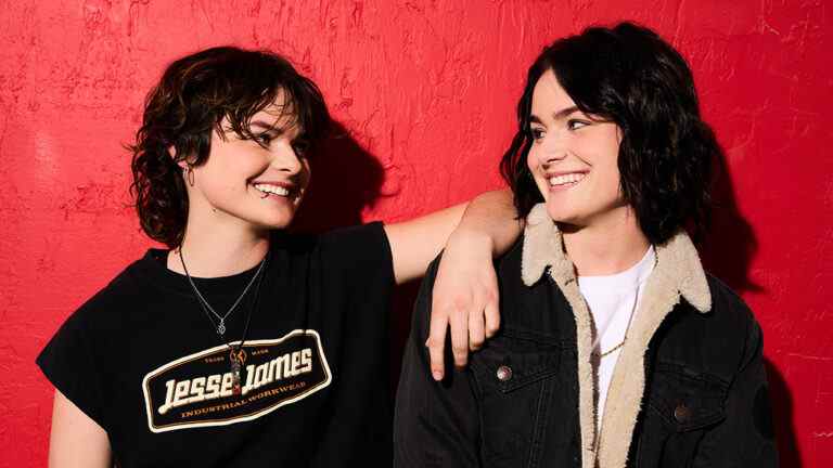 'High School' Stars Railey et Seazynn Gilliland sur le fait d'être arraché de TikTok pour jouer à Tegan et Sara - sans aucune expérience musicale Les plus populaires doivent lire Inscrivez-vous aux newsletters Variety Plus de nos marques
	
	
