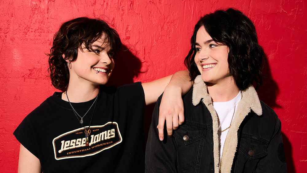 'High School' Stars Railey et Seazynn Gilliland sur le fait d'être arraché de TikTok pour jouer à Tegan et Sara - sans aucune expérience musicale Les plus populaires doivent lire Inscrivez-vous aux newsletters Variety Plus de nos marques
	
	
