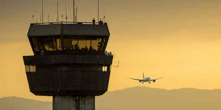 Les interférences GPS ont amené la FAA à rediriger le trafic aérien du Texas.  Les experts perplexes