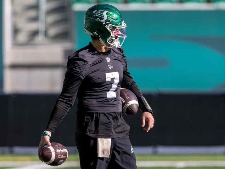 Fine devance Fajardo dans l’échange de quart-arrière des Riders