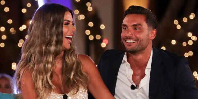 Ekin-Su de Love Island répond aux affirmations selon lesquelles elle `` simule '' une relation avec Davide

