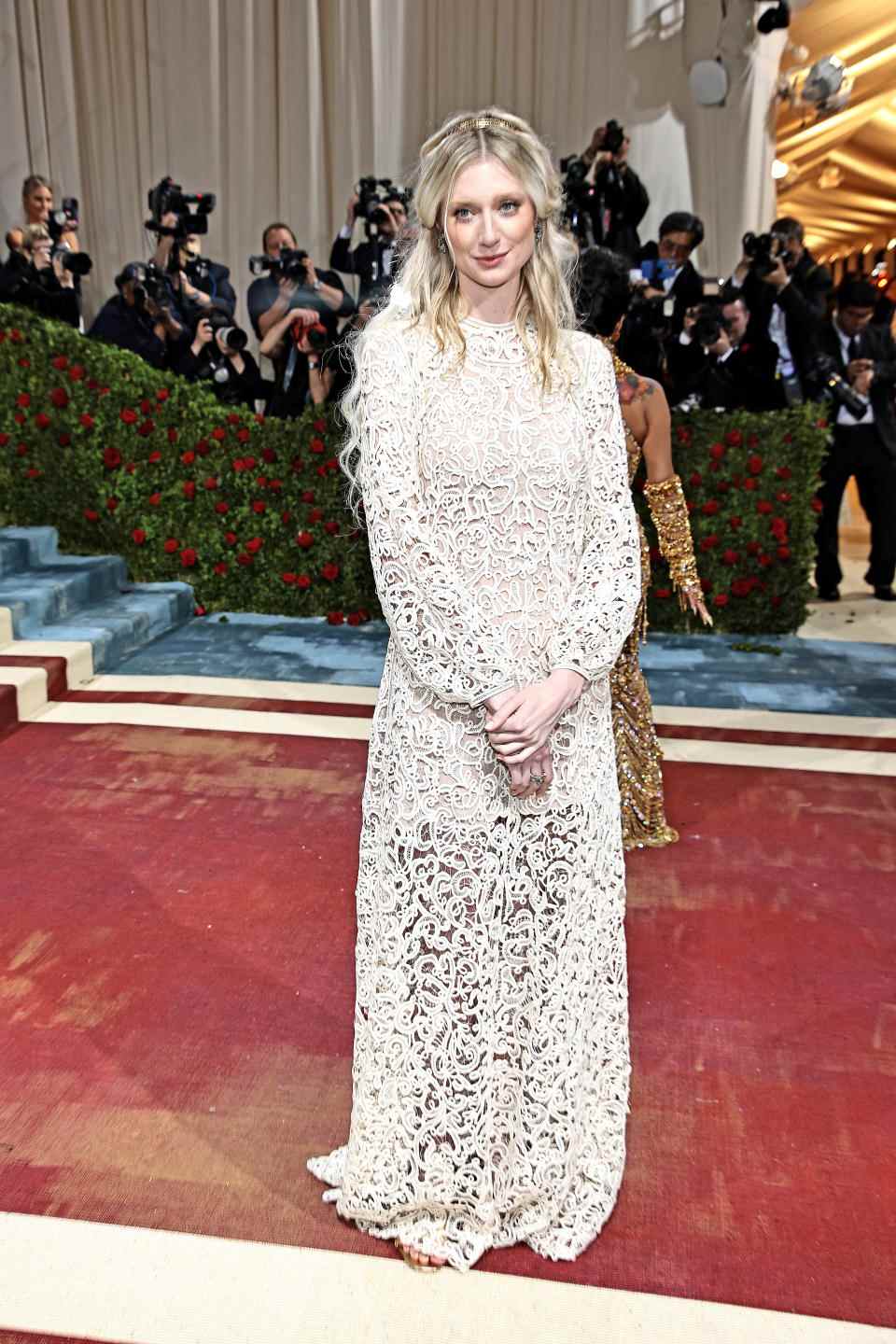 Elizabeth Debicki assiste au tapis rouge du Met Gala 2022 