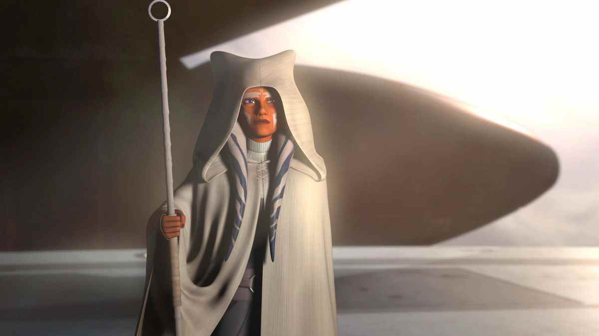 Ahsoka Tano en robe blanche, tenant un bâton blanc, dans Star Wars Rebels