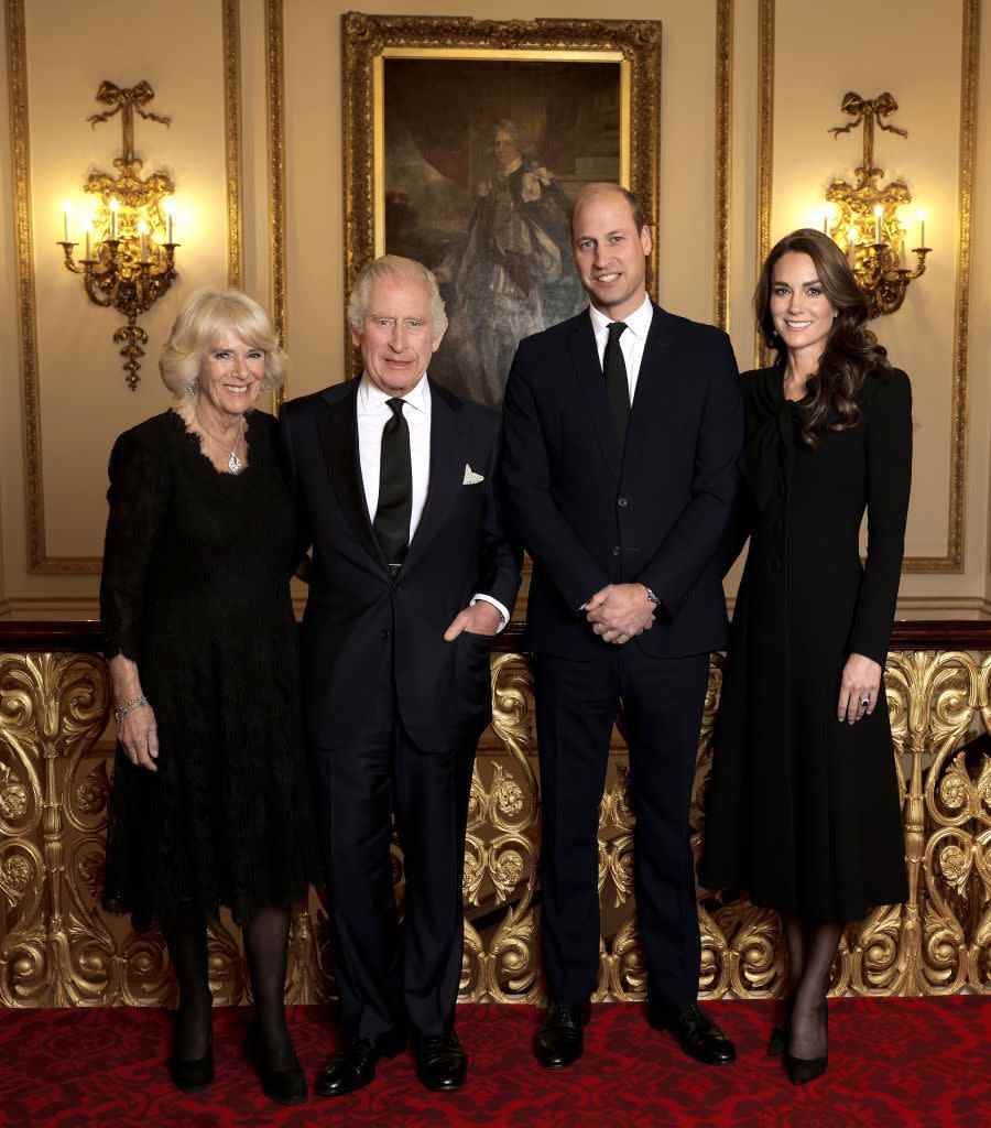 Londres, Angleterre 01 octobre usage éditorial uniquement, approbation requise des communications royales camilla, reine consort, roi charles iii, prince william, prince de galles et catherine, princesse de galles posent pour une photo devant leurs majestés le roi et la réception de la reine consort pour les chefs d'État et les invités officiels étrangers au palais de buckingham le 18 septembre 2022 à londres, angleterre photo de chris jacksongetty images