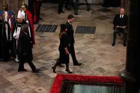 Le premier ministre Justin Trudeau et sa femme Sophie arrivent pour les funérailles d'État de la reine Elizabeth II à l'abbaye de Westminster le 19 septembre 2022 à Londres, en Angleterre.  PHIL NOBLE/GETTY IMAGES