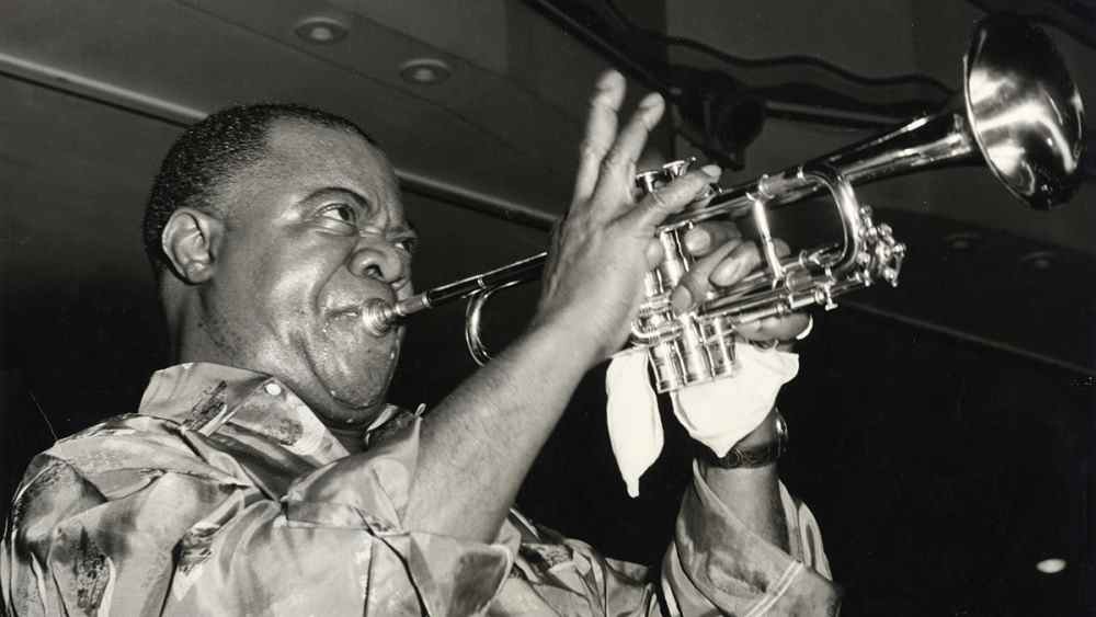 Dans 'Black & Blues', le réalisateur Sacha Jenkins dépeint la légende de Louis Armstrong et corrige le record le plus populaire doit être lu
	
	
