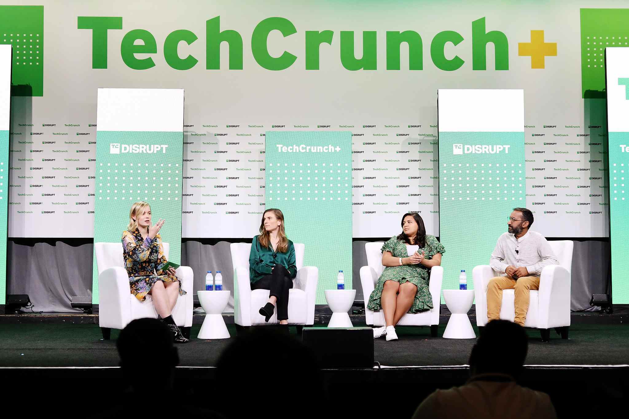 (LR) Becca Szkutak, rédactrice principale, TechCrunch, Annie Case, partenaire, Kleiner Perkins, Jomayra Herrera, partenaire, Reach Capital et Sheel Mohnot, co-fondateur et associé général, Better Tomorrow Ventures prennent la parole sur scène lors de TechCrunch Disrupt 2022 le 19 octobre, 2022 à San Francisco, Californie.