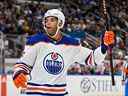 26 octobre 2022 ;  Saint Louis, Missouri, États-Unis ;  Le défenseur des Oilers d'Edmonton Darnell Nurse (25 ans) réagit après avoir marqué contre les Blues de St. Louis lors de la première période au Enterprise Center.  Crédit obligatoire : Jeff Curry - USA TODAY Sports