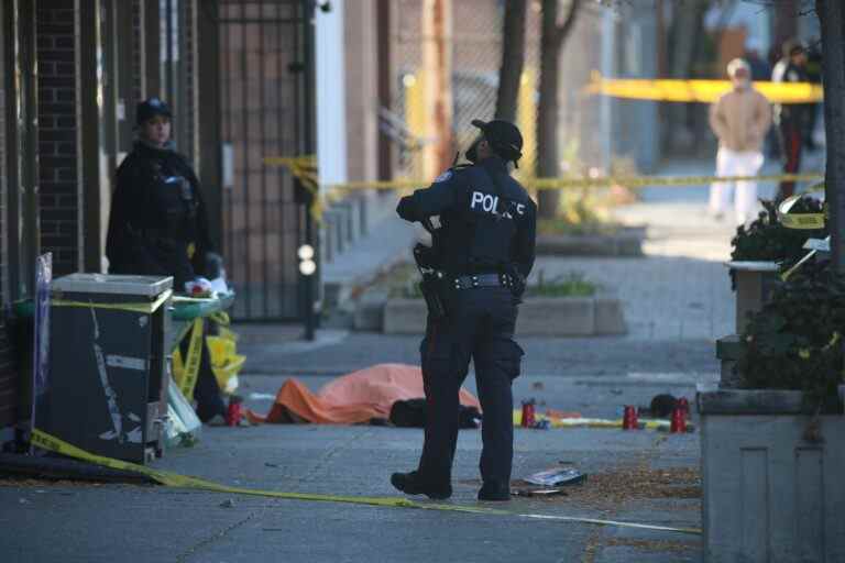 Une autre fusillade meurtrière à la lumière du jour dans une rue animée de Toronto