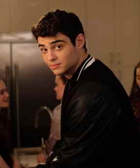 Noah Centineo dans une scène de The Perfect Date de Netflix.