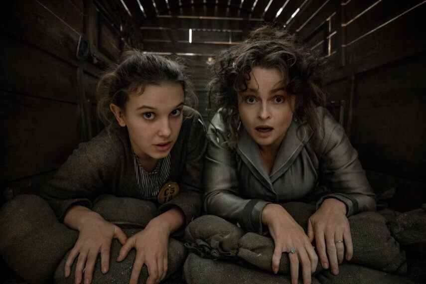 Millie Bobby Brown et Helena Bonham Carter dans 