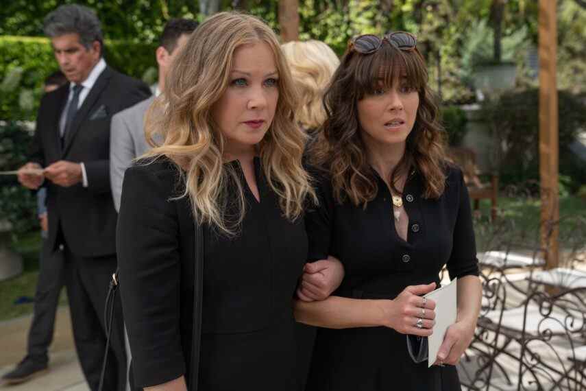 Christina Applegate et Linda Cardellini dans la saison 3 de 