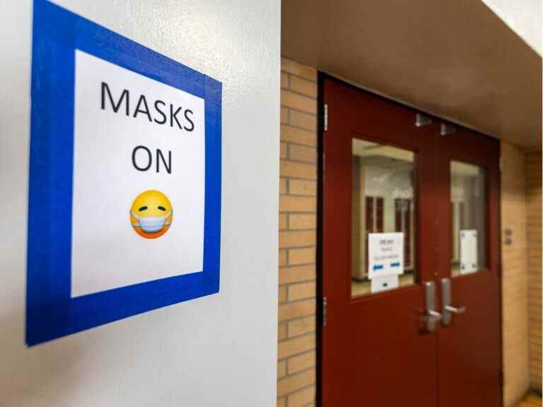 Le vœu du premier ministre de l’Alberta d’empêcher les futurs mandats de masques scolaires suscite des critiques