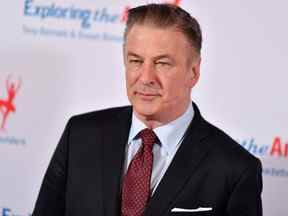 Dans cette photo d'archive prise le 12 avril 2019, Alec Baldwin assiste au gala du 20e anniversaire 