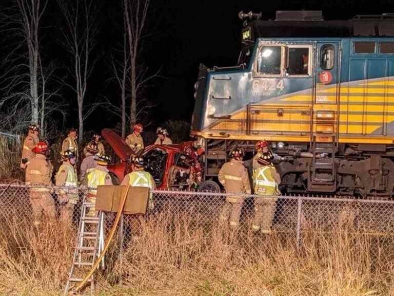 Aucune blessure signalée alors que le train de Via traîne un véhicule sur 1 500 mètres après l’accident d’Ottawa