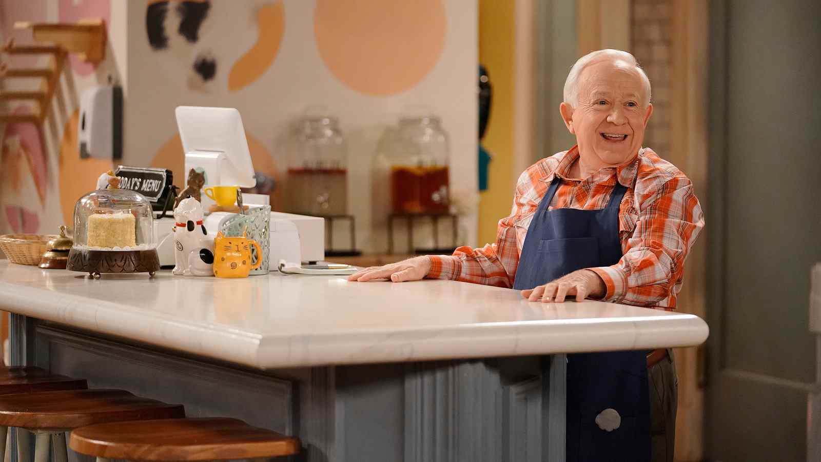 Call Me Kat interrompt la production de la saison 3 en raison du décès de Leslie Jordan
