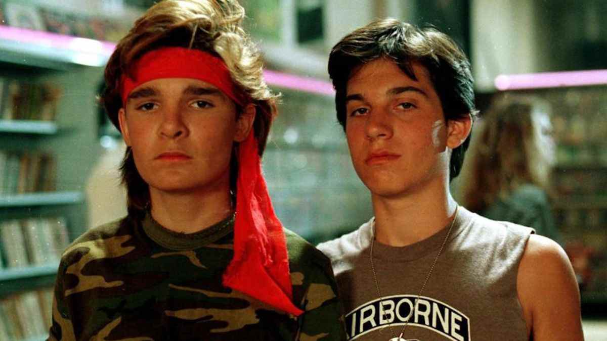 Corey Feldman nous informe sur le personnage préféré de tous, The Lost Boys, The 'Sweaty Sax Guy'
