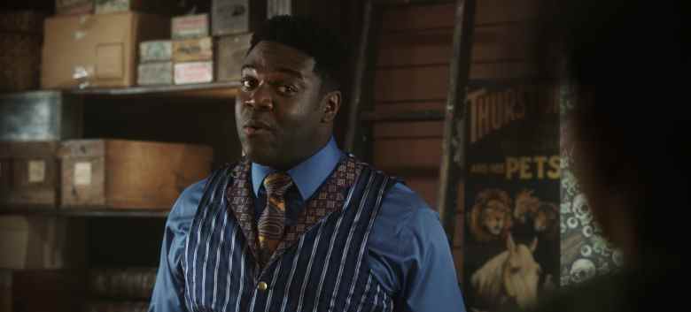 Sam Richardson dans le rôle de Gilbert dans l'action en direct HOCUS POCUS 2 de Disney, exclusivement sur Disney+.  Photo publiée avec l'aimable autorisation de Disney Enterprises, Inc. © 2022 Disney Enterprises, Inc. Tous droits réservés.