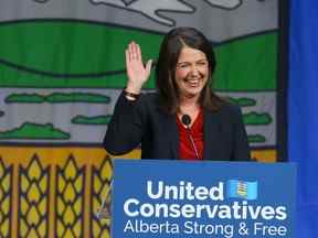 Danielle Smith célèbre au BMO Centre à Calgary après le vote à la direction de l'UCP le jeudi 6 octobre 2022.