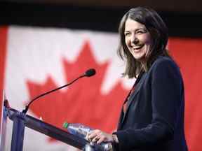 la nouvelle première ministre de l'Alberta, Danielle Smith.