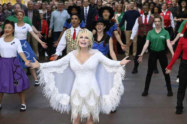 ‘Dolly Parton’s Mountain Magic Christmas Musical’ obtient la date de sortie de NBC