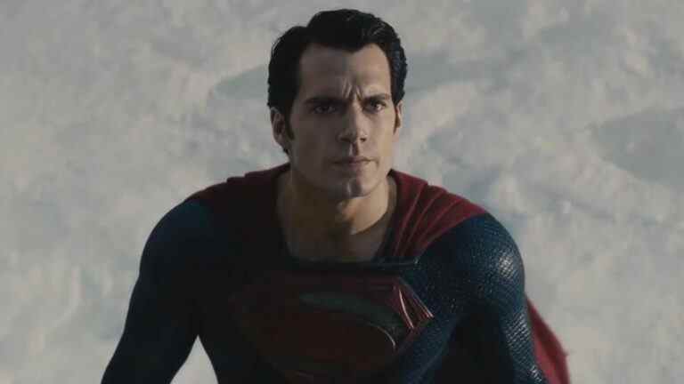 Henry Cavill brise le silence à son retour en tant que Superman dans le DCEU
