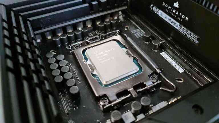 Intel Core i9 12900K up-close images with the chip exposed