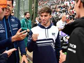 Le pilote français d'AlphaTauri, Pierre Gasly, est photographié avant le défilé des pilotes avant le Grand Prix du Japon de Formule 1 à Suzuka, préfecture de Mie, le 9 octobre 2022.