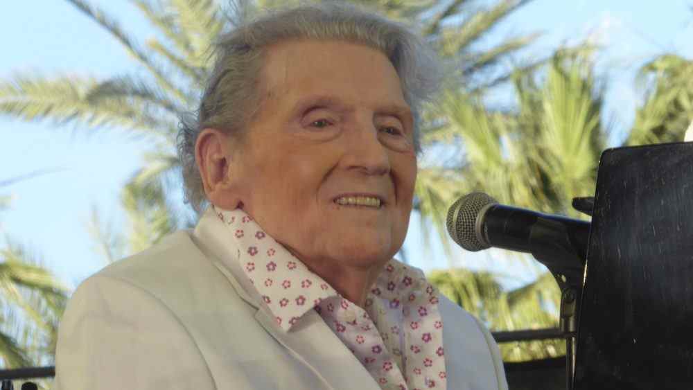 Jerry Lee Lewis est vivant, car le rapport de décès erroné est retiré Le plus populaire doit être lu Inscrivez-vous aux bulletins d'information variés Plus de nos marques
	
	
