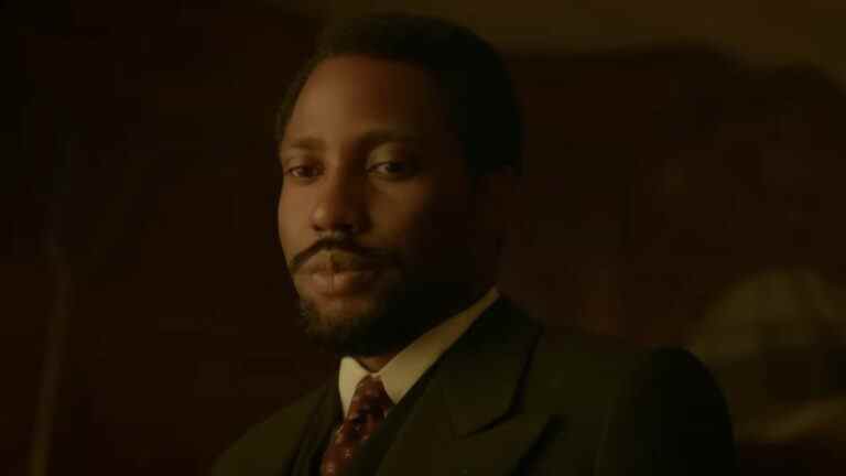 John David Washington parle de "se cacher" d'agir et du moment où il a réalisé qu'il ne pouvait pas échapper au fait d'être le fils de Denzel Washington
