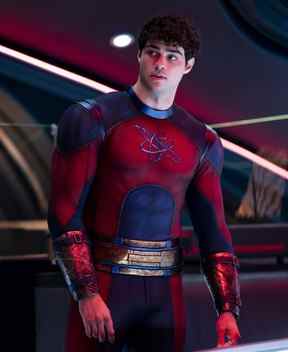 Noah Centineo dans le rôle d'Atom Smasher dans Black Adam.