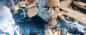 Dwayne Johnson joue dans Black Adam.