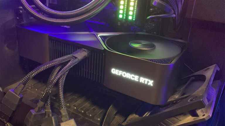 L’adaptateur secteur GeForce RTX 4090 pirate pour tirer 600 W de seulement trois prises à 8 broches