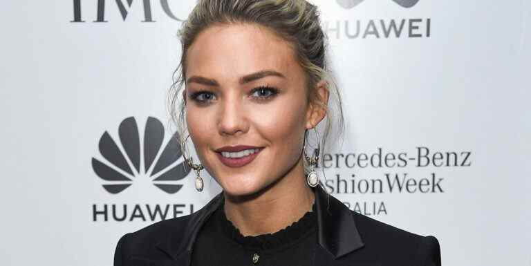 L'ancienne star de Home and Away, Sam Frost, fait le point sur sa vie après l'annonce de sa grossesse

