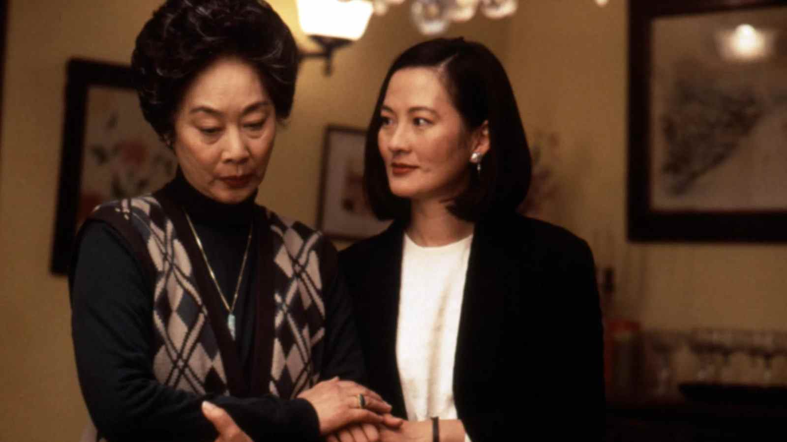 Le Joy Luck Club va avoir une suite, les scénaristes Amy Tan et Ron Bass reviennent
