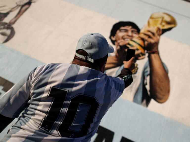 Le ballon du match « Hand of God » de Maradona devrait rapporter au moins 2,8 millions de dollars aux enchères