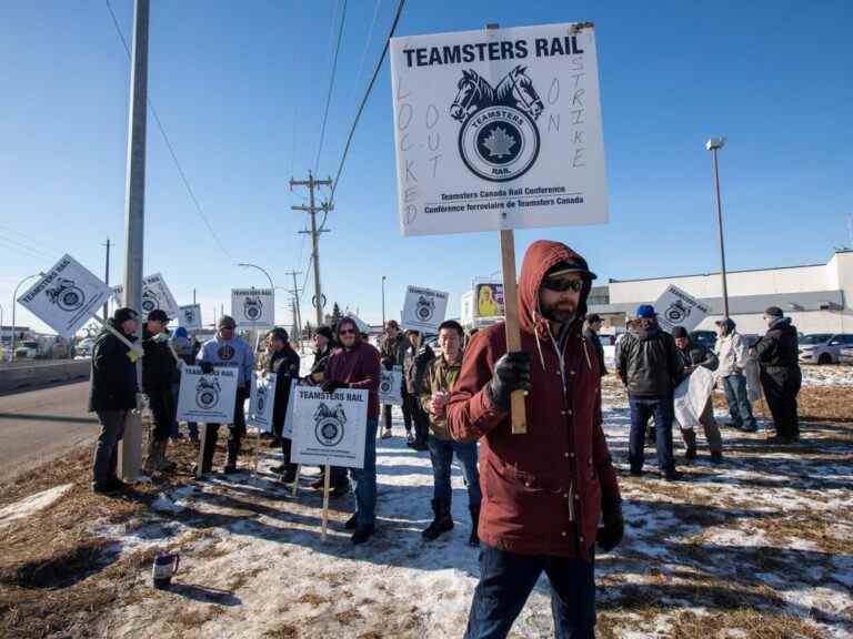 Le ministre du Travail de Trudeau propose d’interdire aux briseurs de grève de faire la grève