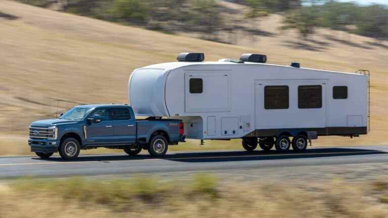 Le nouveau diesel de la Ford F-Series Super Duty 2023 jette 1 200 LB-FT et traîne 40 000 livres