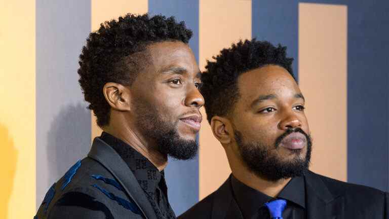 Le réalisateur de "Black Panther" Ryan Coogler a envisagé d'arrêter le cinéma à cause de la mort de Chadwick Boseman : "Je m'éloigne" le plus populaire doit être lu
	
	
