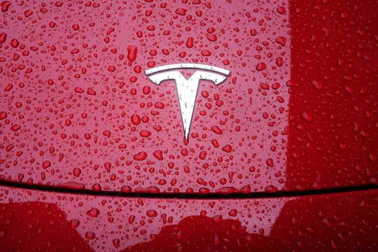 Le troisième trimestre chaotique de Tesla a vu les bénéfices grimper mais les revenus faiblir