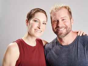 Les gagnants de Amazing Race Canada, Catherine Wreford et Craig Ramsay.