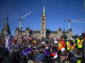 Les agents de la GRC à Ottawa pendant les manifestations du convoi étaient principalement «engagés à protéger les propriétés et les actifs fédéraux», au lieu d'aider la police locale, s'est plaint le bureau du maire.