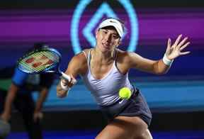 Belinda Bencic, de Suisse, en action lors de son premier match contre Leylah Fernandez, du Canada, à l'Open de Guadalajara à Guadalajara, au Mexique, le 17 octobre 2022. REUTERS/Henry Romero