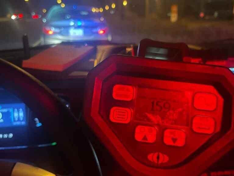 « MONTRER MA FILLE MON VOYAGE » : la Police provinciale de l’Ontario surprend un conducteur qui parcourt 159 km sur l’autoroute.  400