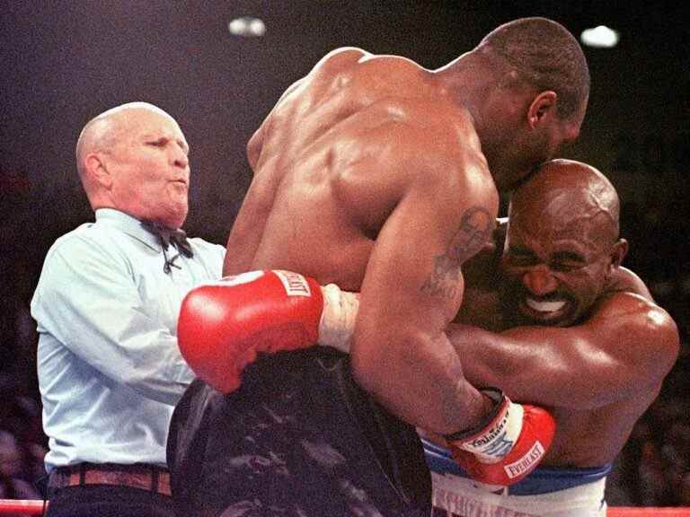 Mike Tyson affirme avoir gagné 30 millions de dollars sur la tristement célèbre morsure d’oreille d’Evander Holyfield